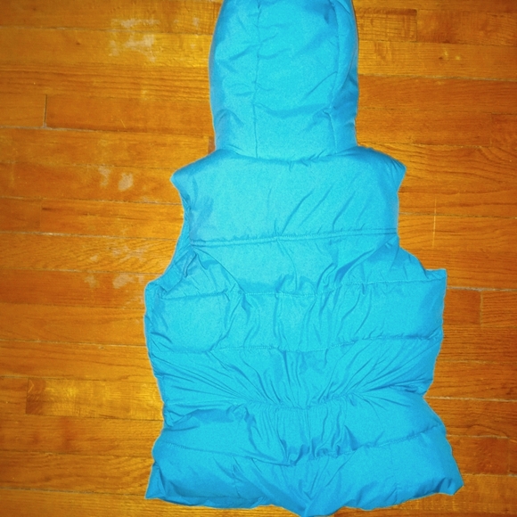 Hollister Hooded Puffer Vest - Picture 3 of 5